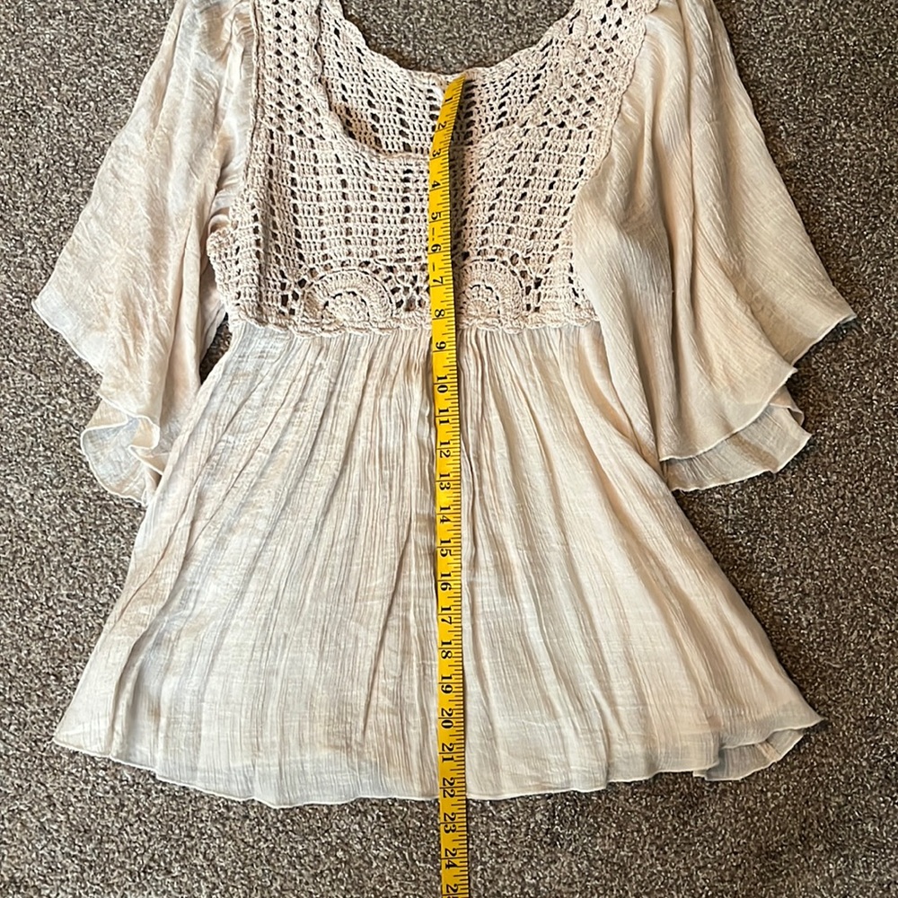 Vintage Adiva Beige Boho Crochet Flutter Sleeve Top Size M - Picture 9 of 10